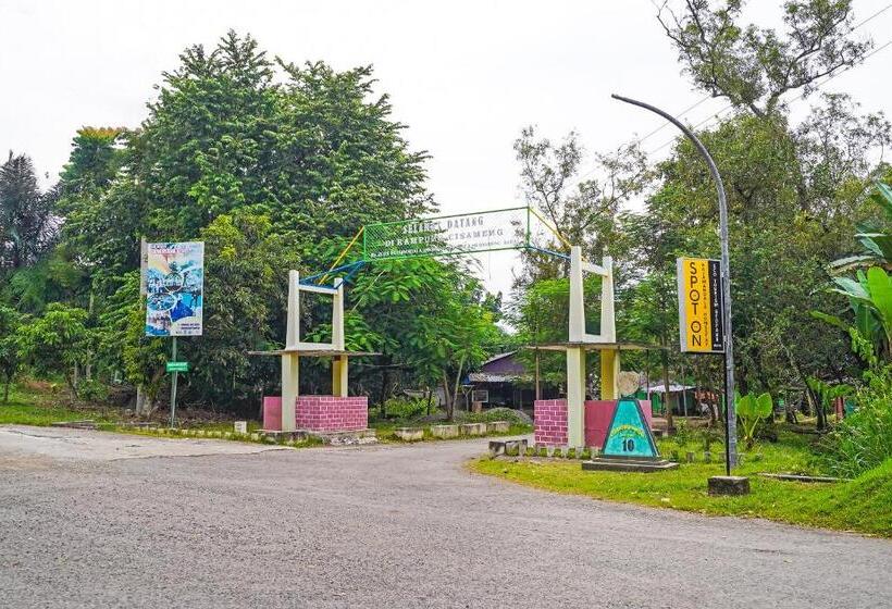 Отель Spot On 90916 Eco Tourism Geopark Rajamandala Homestay