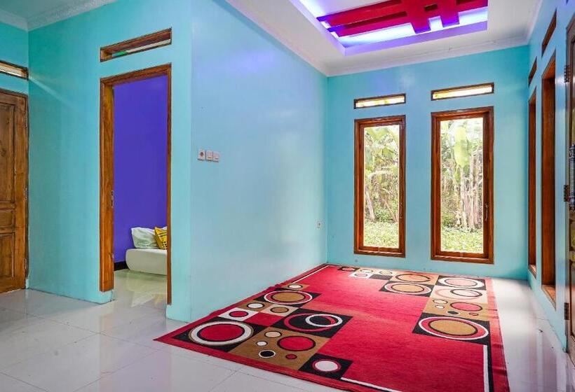 Отель Spot On 90916 Eco Tourism Geopark Rajamandala Homestay