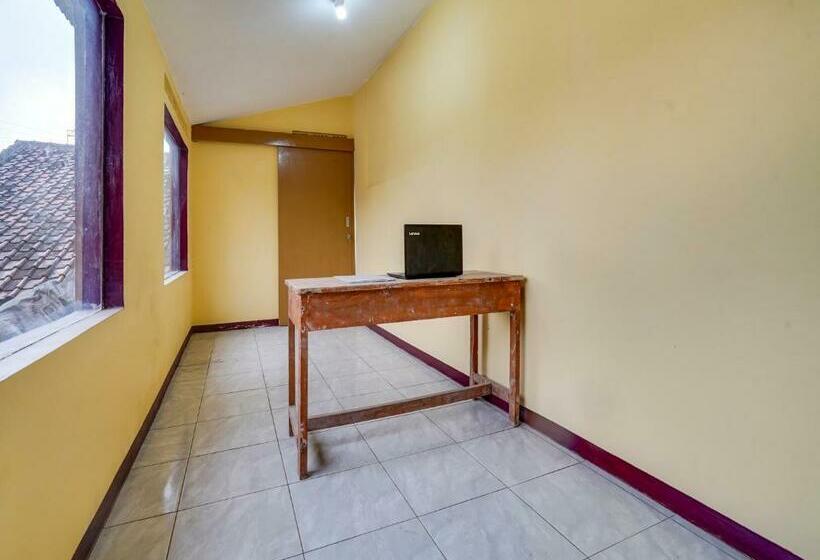 Отель Spot On 90917 Eco Tourism Geopark Padalarang Homestay