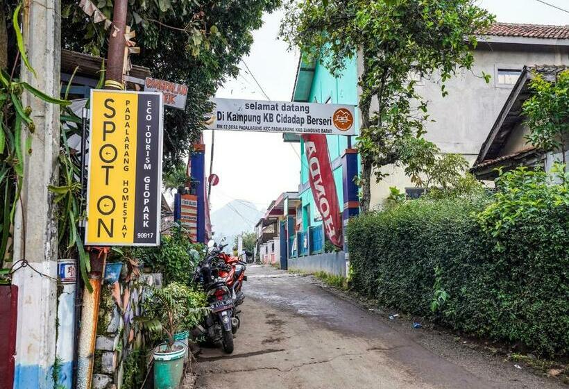 Отель Spot On 90917 Eco Tourism Geopark Padalarang Homestay