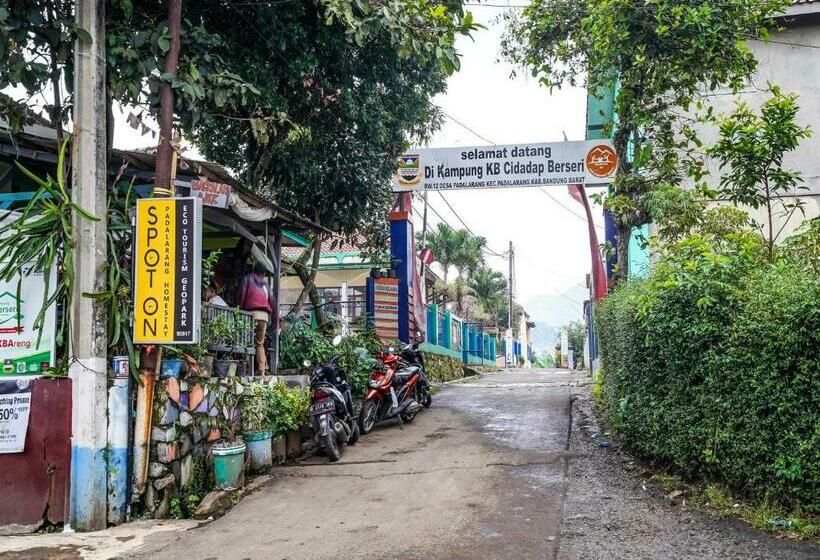 Отель Spot On 90917 Eco Tourism Geopark Padalarang Homestay