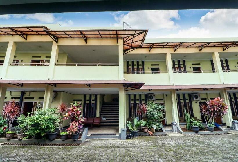 Отель Spot On 90921 Wisma Pkpn 2