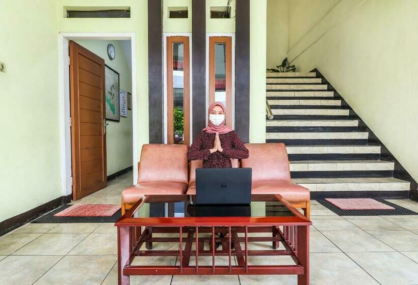 Отель Spot On 90921 Wisma Pkpn 2