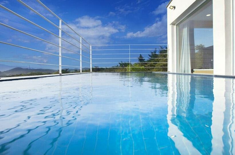 Отель The Mare Pool Villa Pension