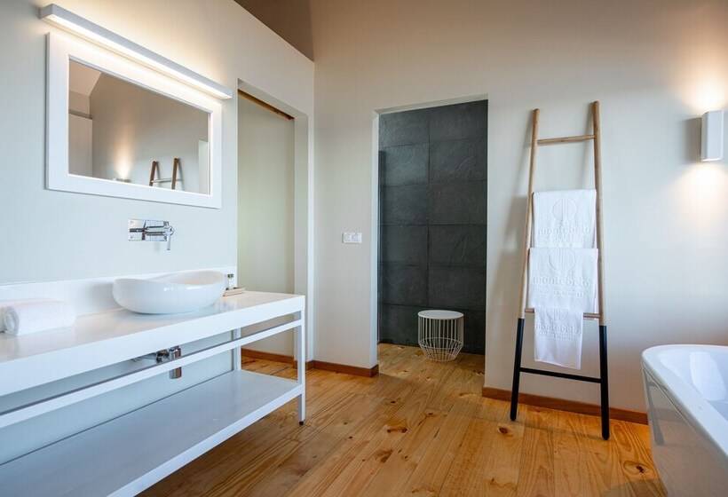 Montebelo Milibangalala Bay Resort