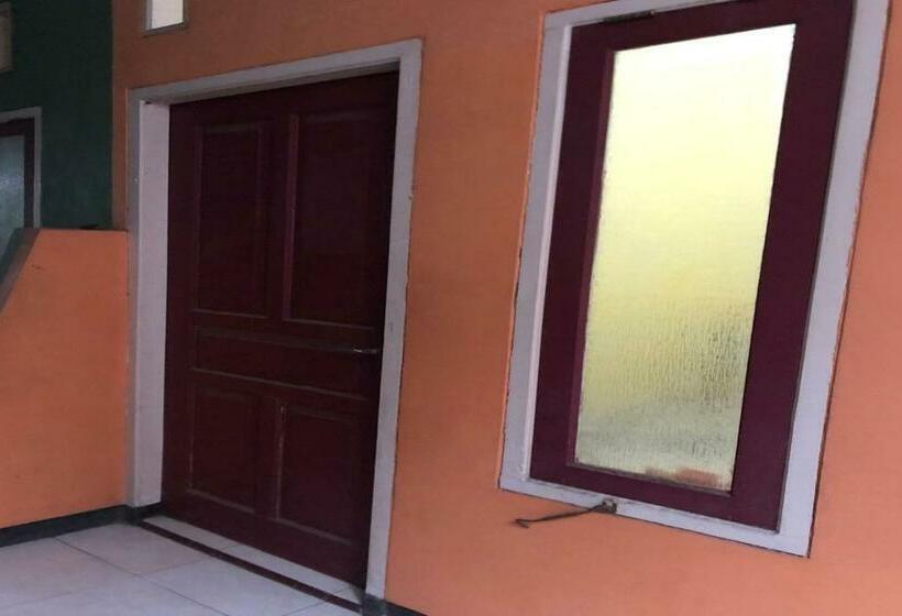 بنسيون Rahayu Guest House