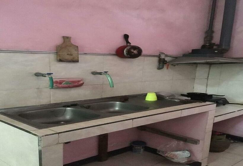 بنسيون Rahayu Guest House