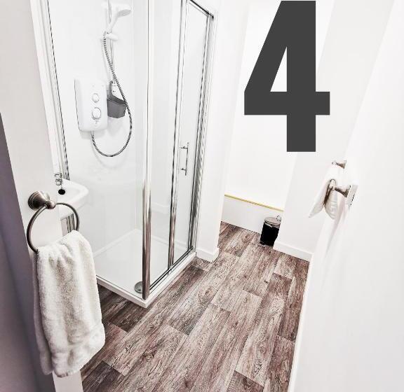 Общежитие Rooms On The High Street