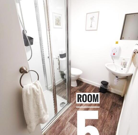 Общежитие Rooms On The High Street