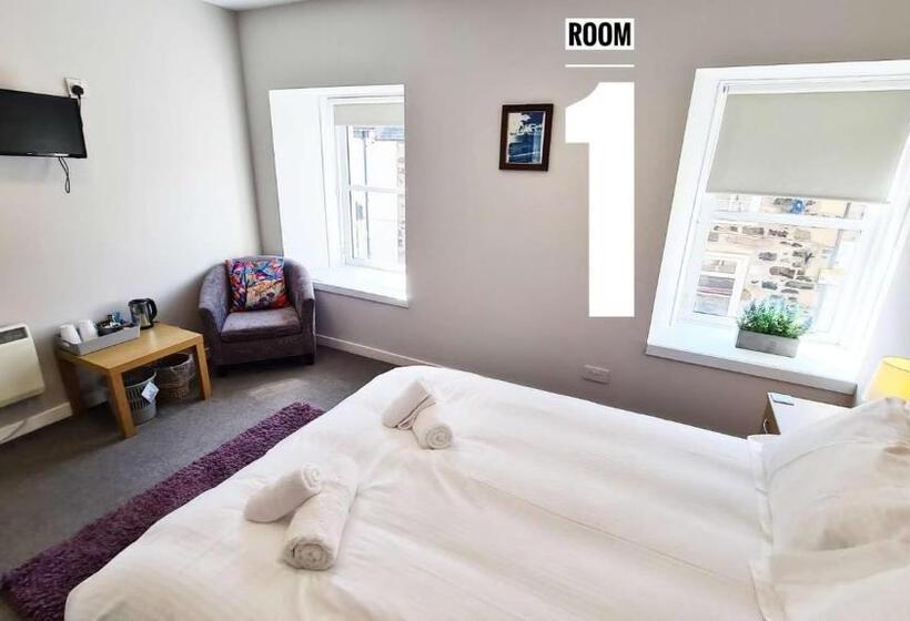 Общежитие Rooms On The High Street