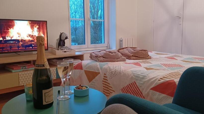 مبيت وإفطار La Carte Postale