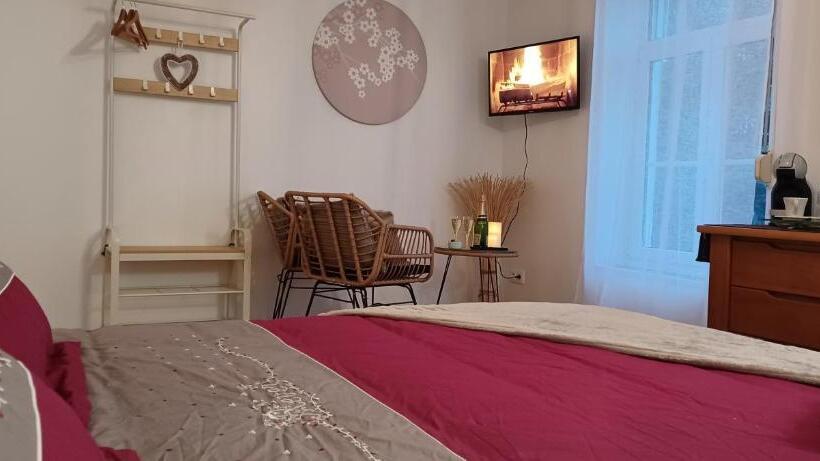 مبيت وإفطار La Carte Postale