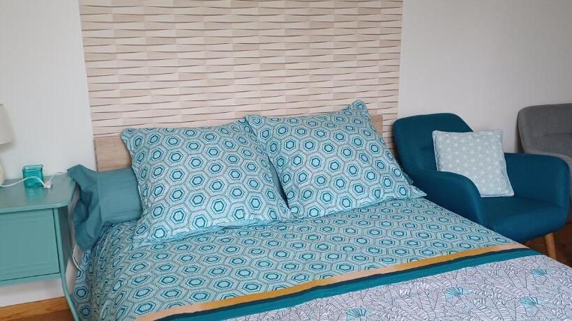 مبيت وإفطار La Carte Postale