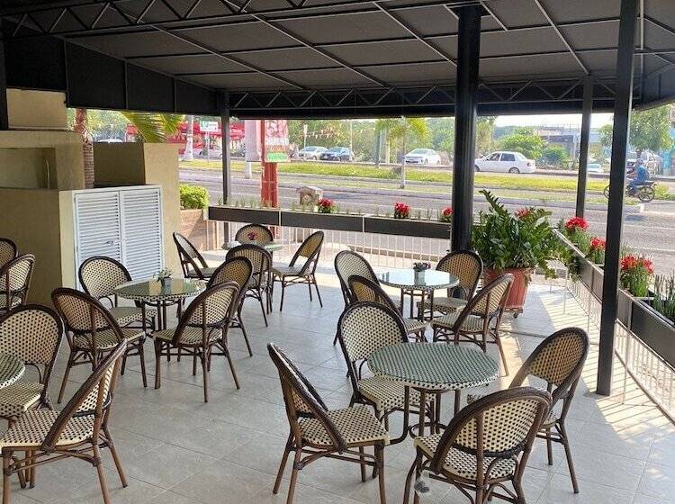 هتل Caracoles Colima