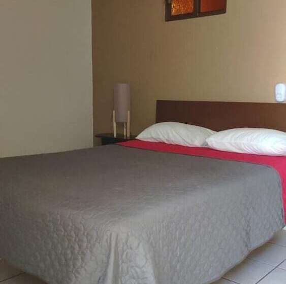 هتل Caracoles Colima