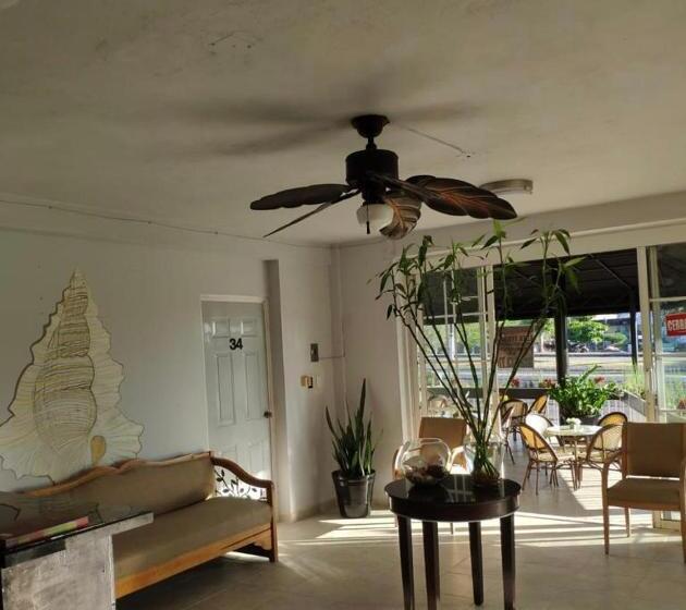 هتل Caracoles Colima