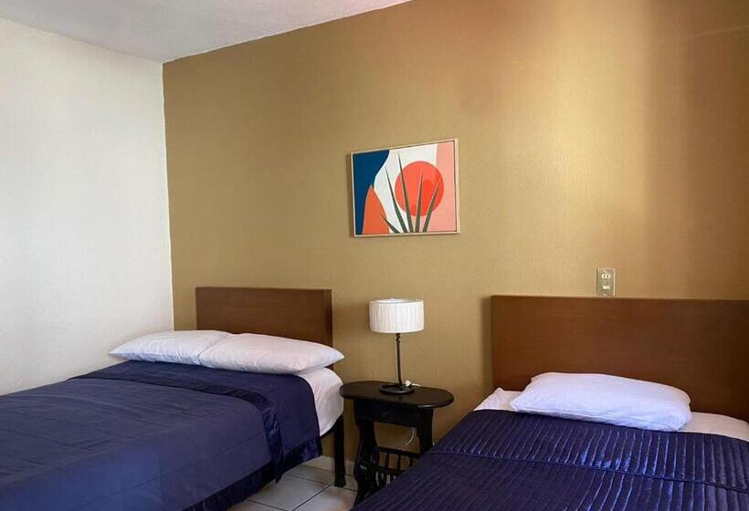 هتل Caracoles Colima