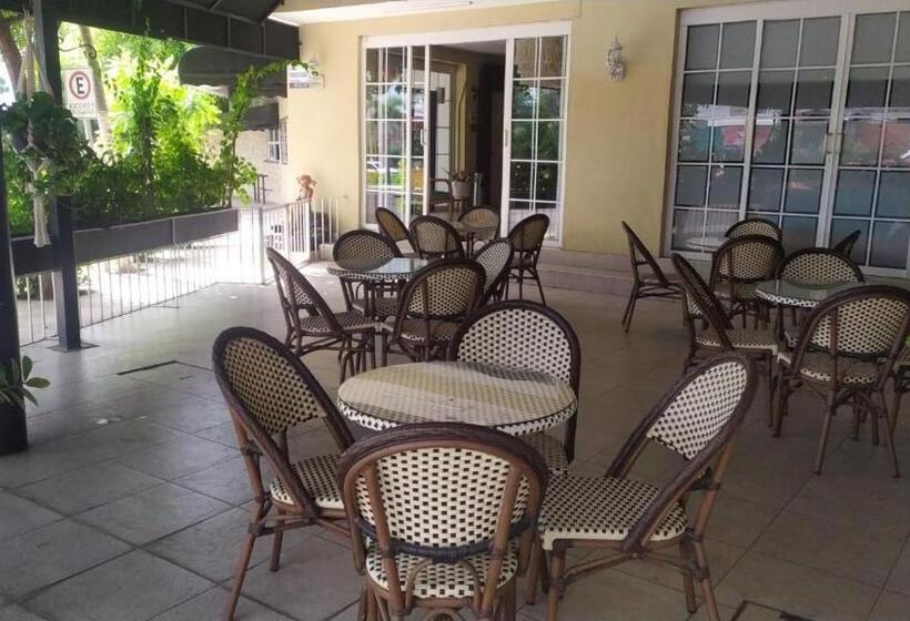 هتل Caracoles Colima