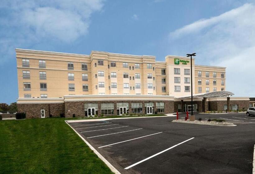 בית מלון כפרי Holiday Inn & Suites Detroit   Troy, An Ihg