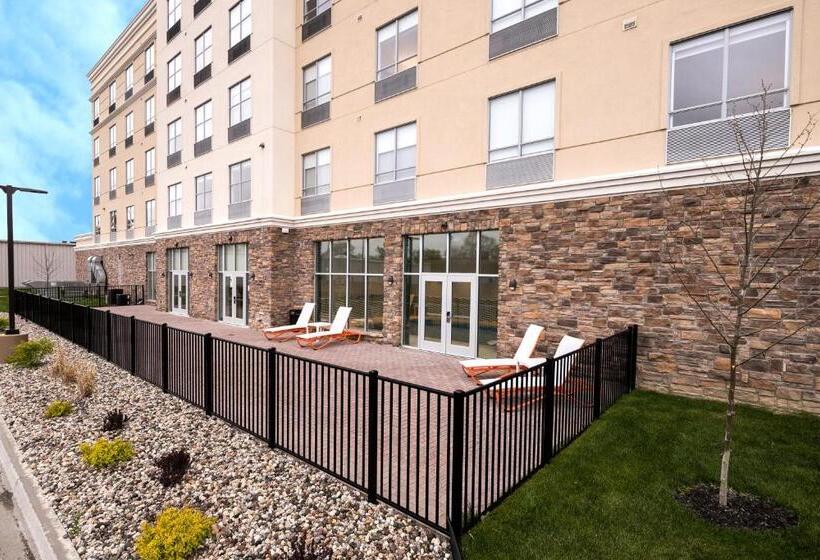 Отель Holiday Inn & Suites Detroit   Troy, An Ihg