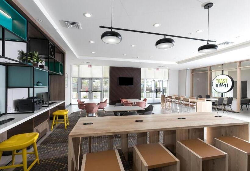 בית מלון כפרי Holiday Inn & Suites Detroit   Troy, An Ihg