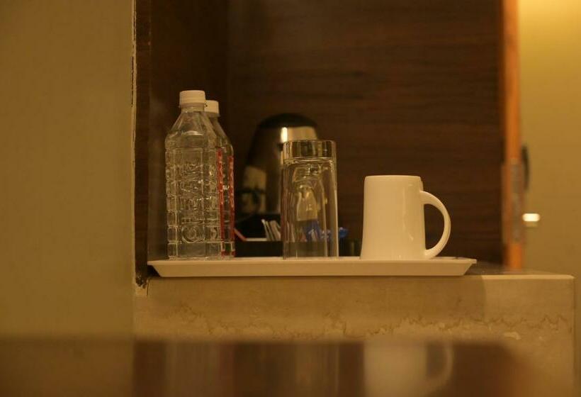 Отель Magic Leaf