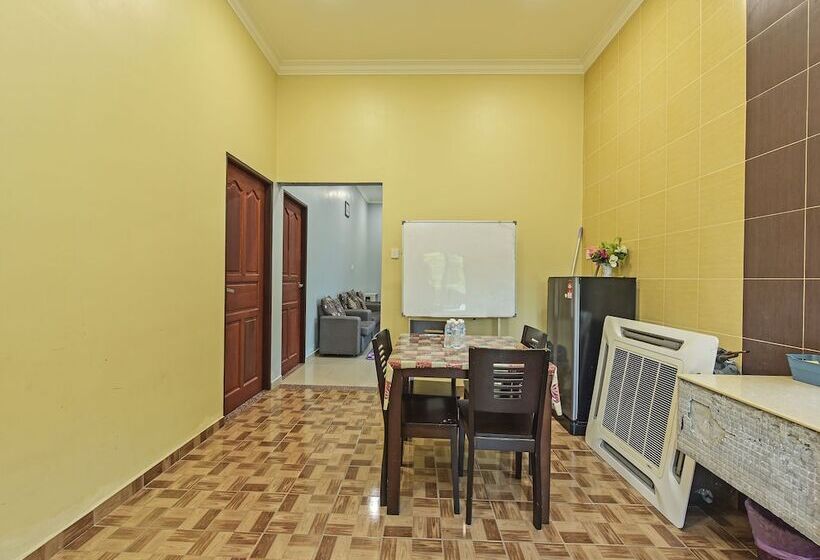 فندق Oyo 90448 Nurbayu Guest House