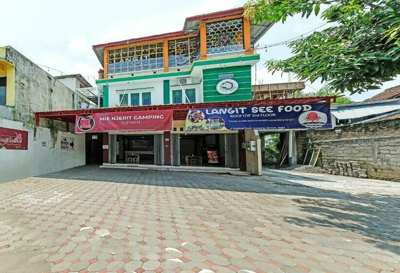 בית מלון כפרי Oyo 90905 Dangau Datuk Guesthouse
