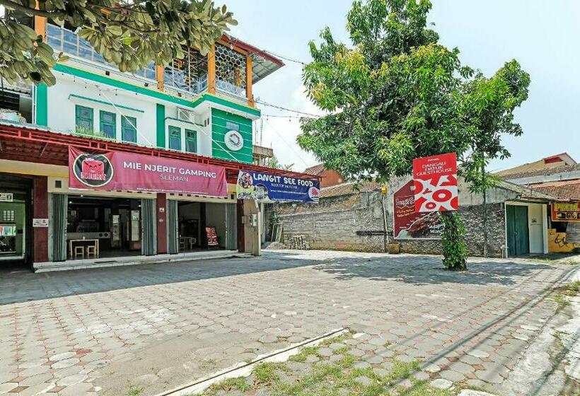 בית מלון כפרי Oyo 90905 Dangau Datuk Guesthouse