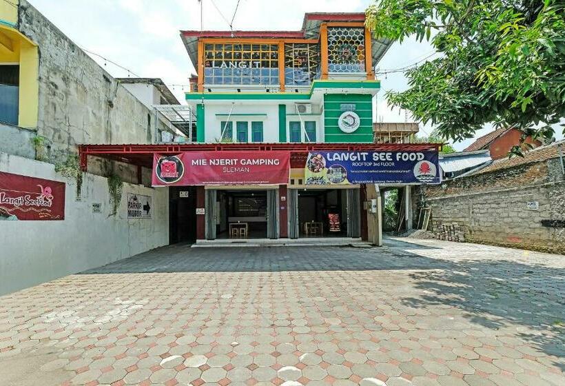 בית מלון כפרי Oyo 90905 Dangau Datuk Guesthouse