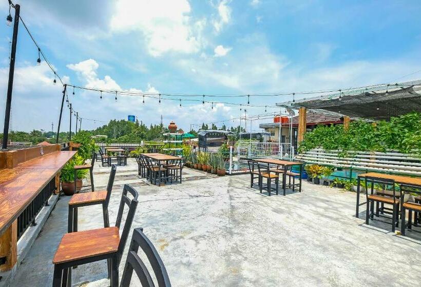 בית מלון כפרי Oyo 90905 Dangau Datuk Guesthouse