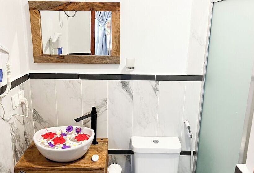 Отель Seashore Beach