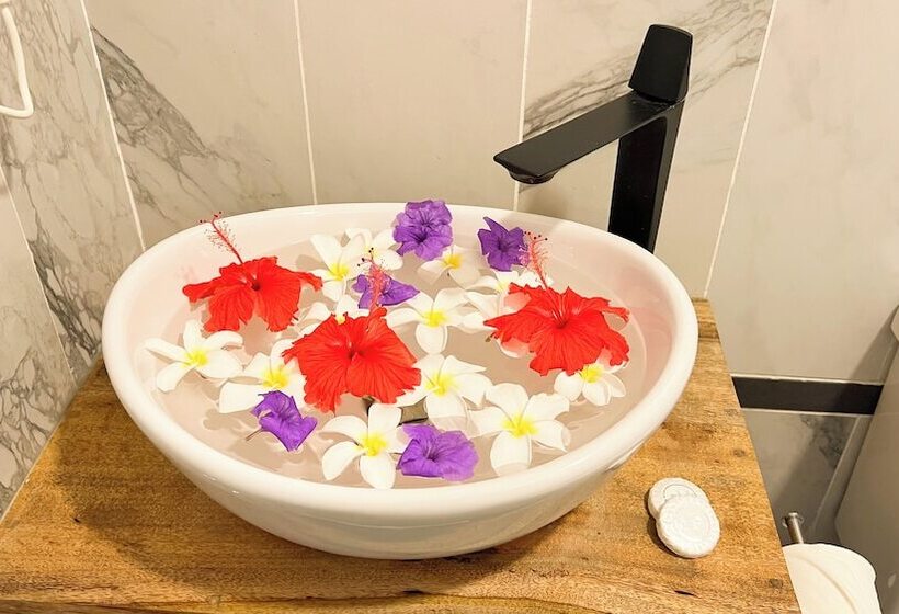 Отель Seashore Beach