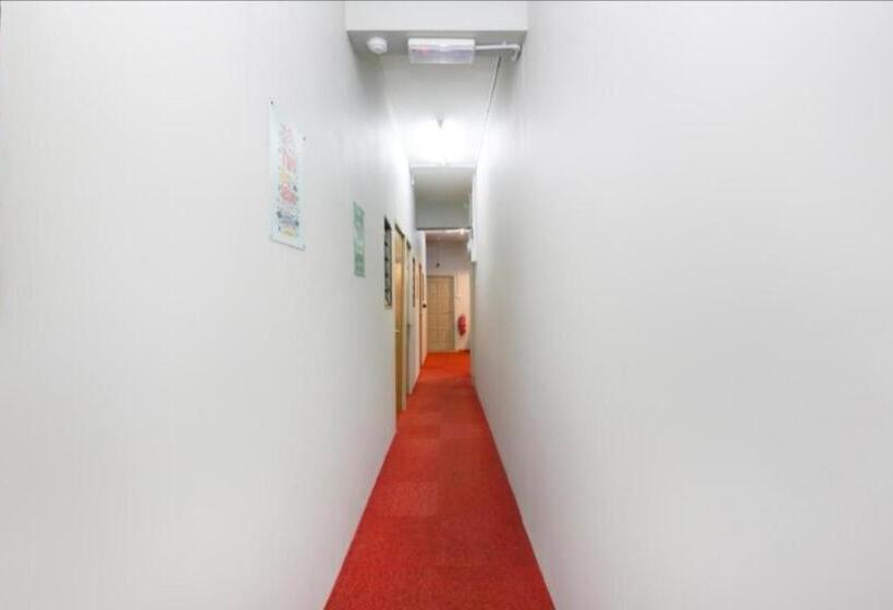 فندق Spot On 90449 Bed Station Guest House Dormitory