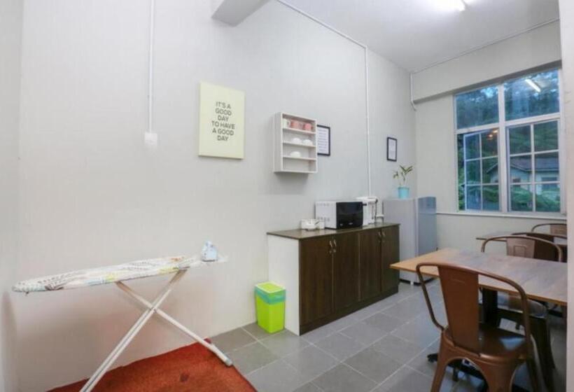 فندق Spot On 90449 Bed Station Guest House Dormitory