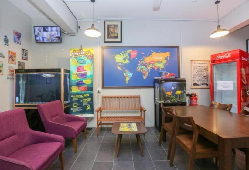 فندق Spot On 90449 Bed Station Guest House Dormitory