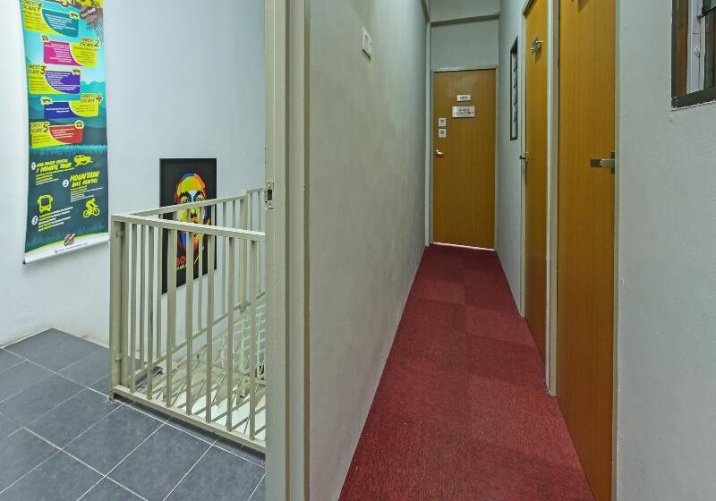 فندق Spot On 90449 Bed Station Guest House Dormitory