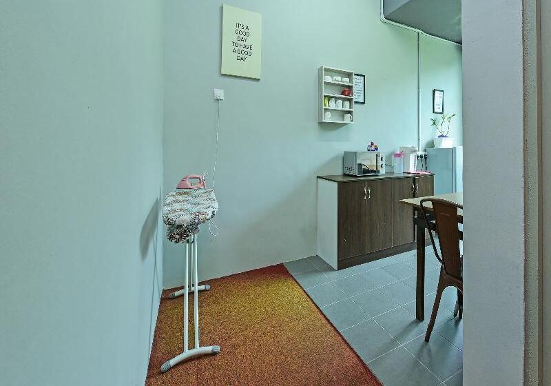 فندق Spot On 90449 Bed Station Guest House Dormitory