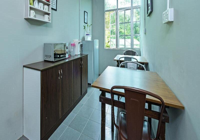 فندق Spot On 90449 Bed Station Guest House Dormitory