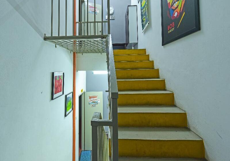 فندق Spot On 90449 Bed Station Guest House Dormitory