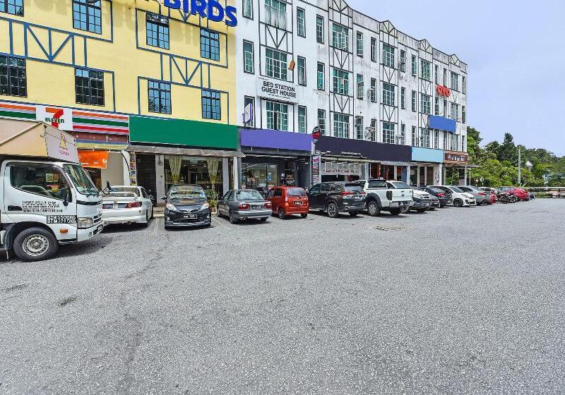 فندق Spot On 90449 Bed Station Guest House Dormitory