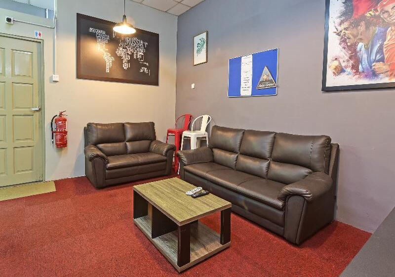 فندق Spot On 90449 Bed Station Guest House Dormitory