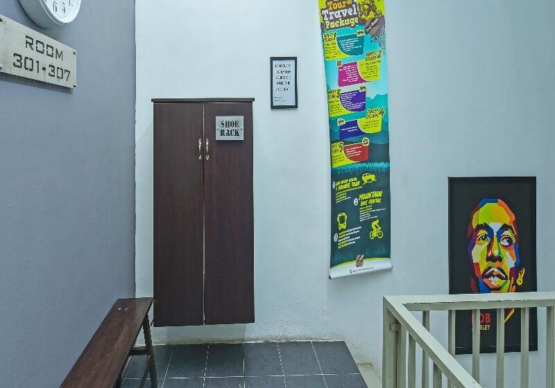 فندق Spot On 90449 Bed Station Guest House Dormitory