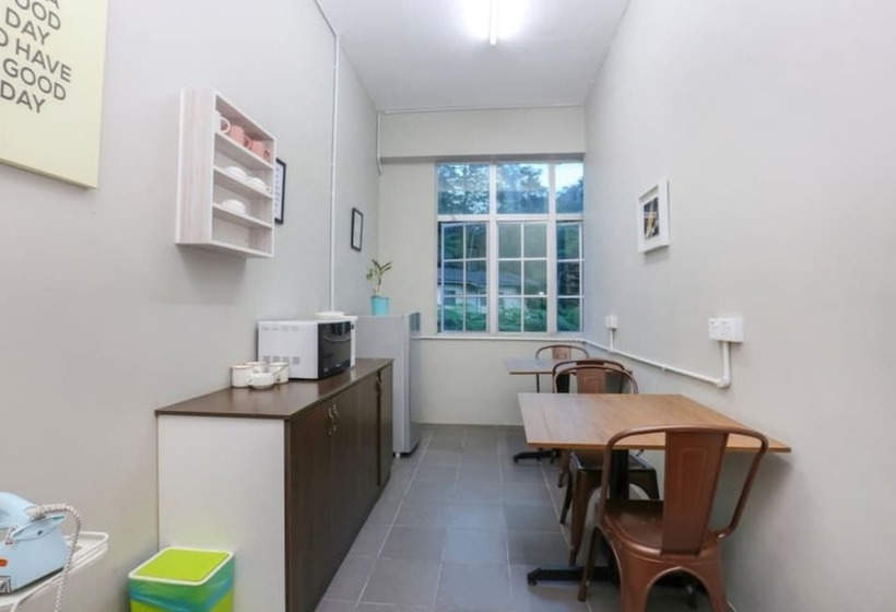 فندق Spot On 90449 Bed Station Guest House Dormitory