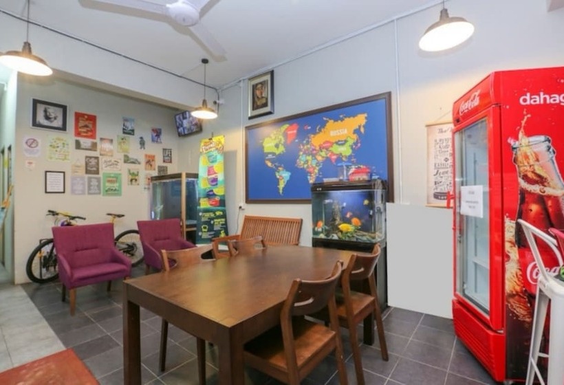فندق Spot On 90449 Bed Station Guest House Dormitory