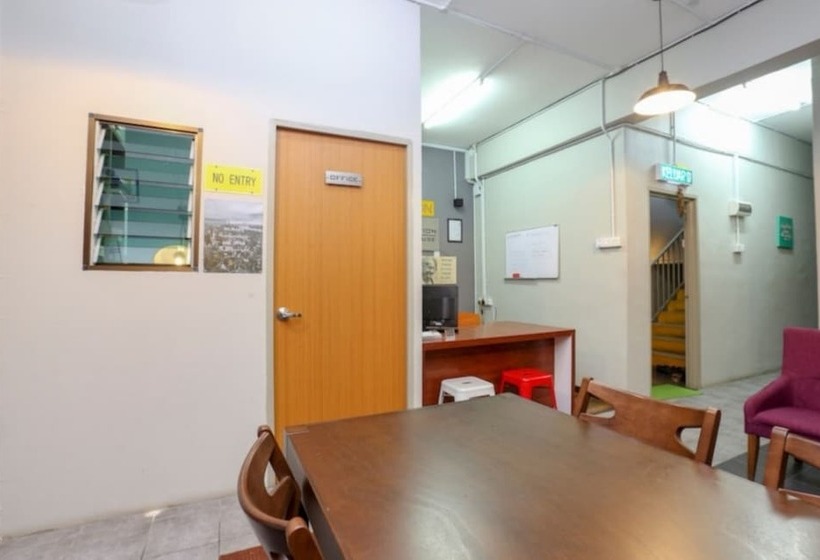 فندق Spot On 90449 Bed Station Guest House Dormitory