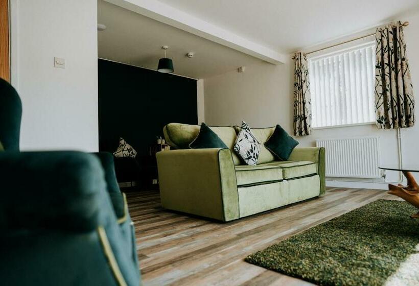 בית מלון כפרי The Lodge By Cefn Tilla