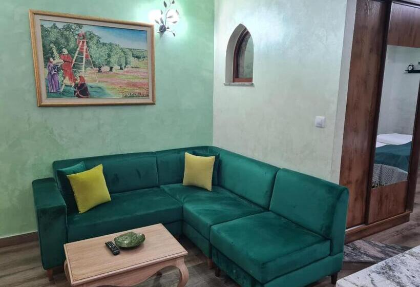 Mahdia Baghdadi Laourient Apartments, Restaurant, Café