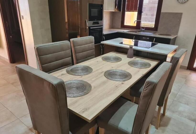 Mahdia Baghdadi Laourient Apartments, Restaurant, Café