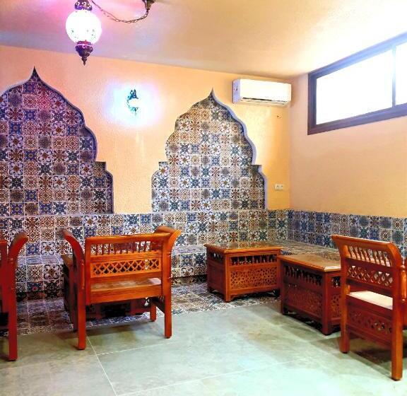 Mahdia Baghdadi Laourient Apartments, Restaurant, Café